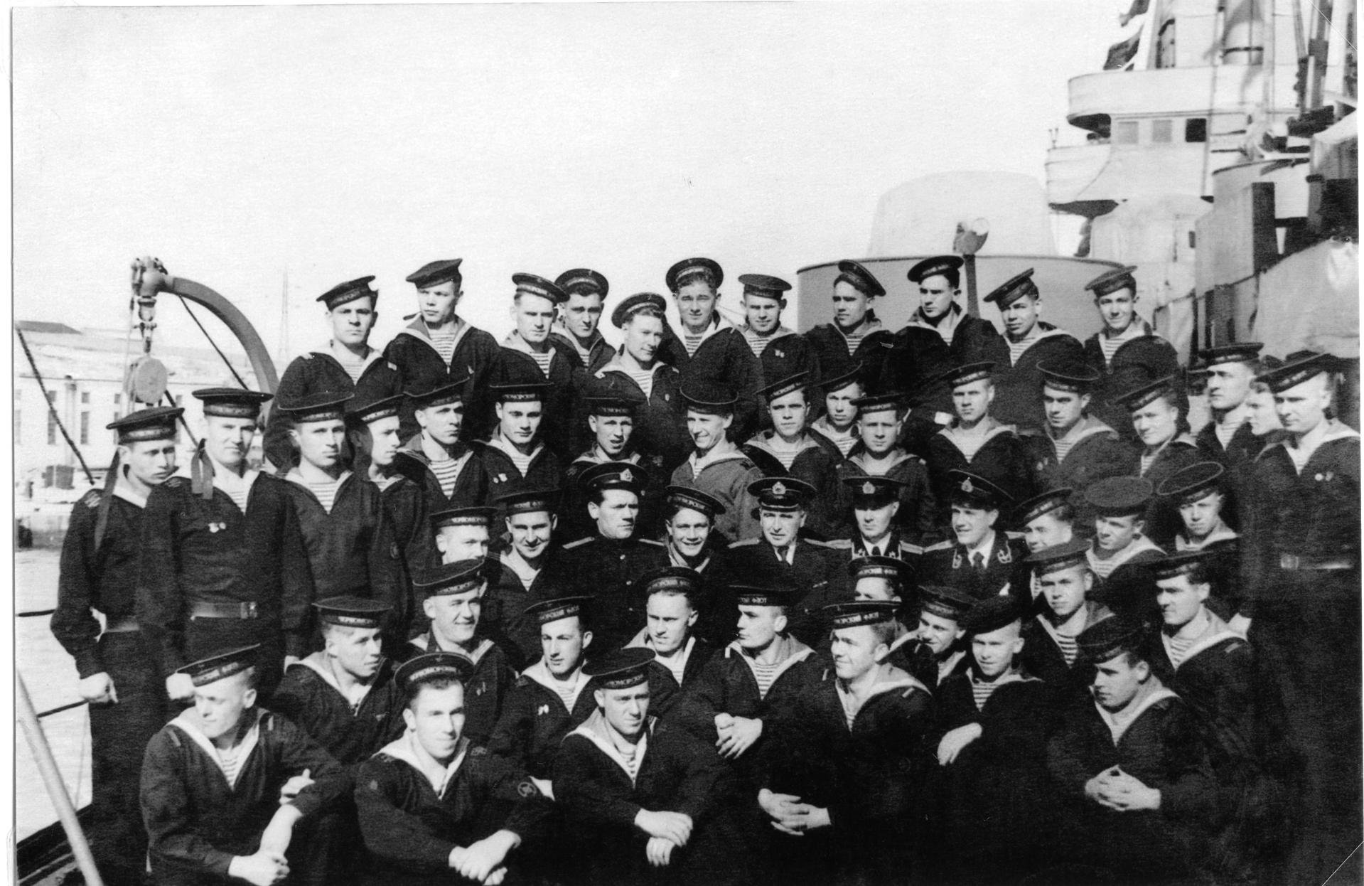 Экипаж линкора Новороссийск в 1955
