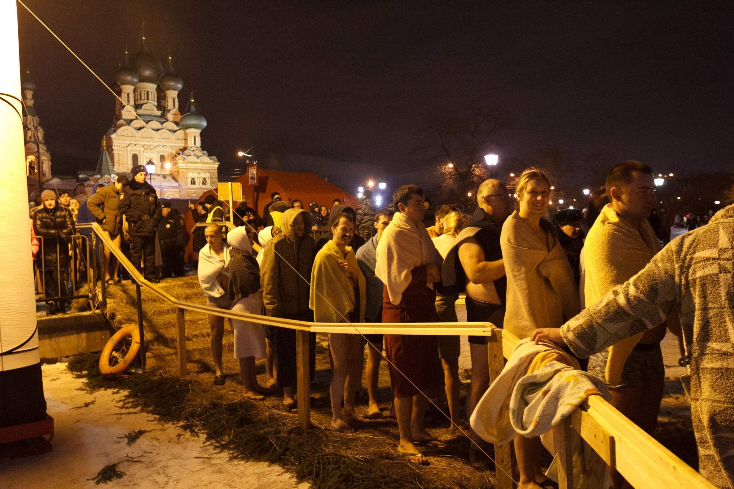 крещение в москве