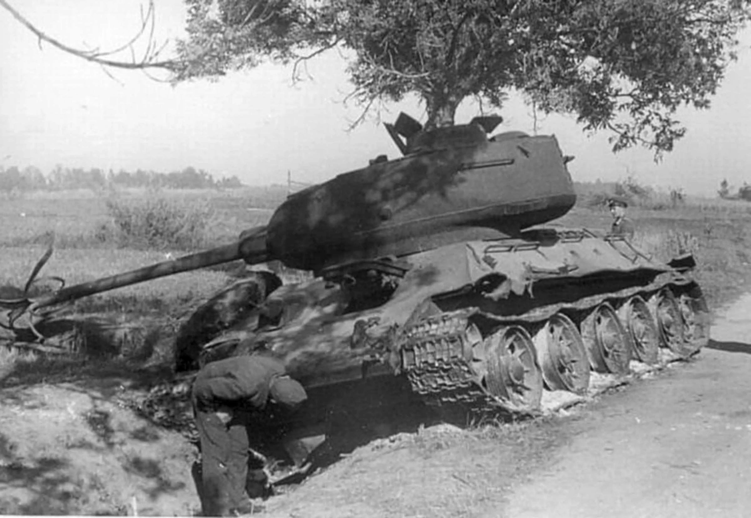 Подбитые советские танки