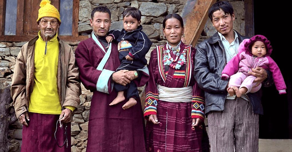 В какой стране несколько мужей. Полиандрия в непале. Полигамия полиандрия. В какой стране несколько мужей. Многомужество в непале.