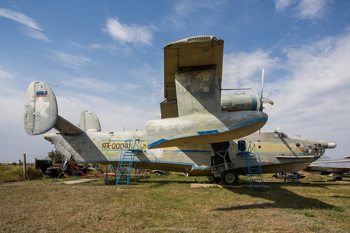 Бе 12. Бе 12 Таганрог. Самолет бе-12 памятник Таганрог. Шасси бе-12. Бе-12 винт.