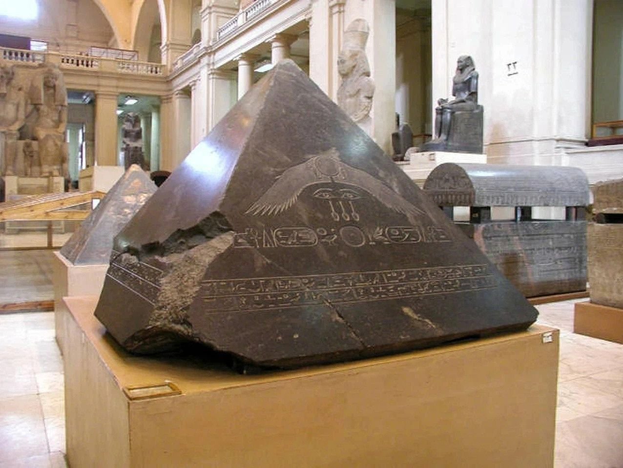 Пирамидион Каирский музей