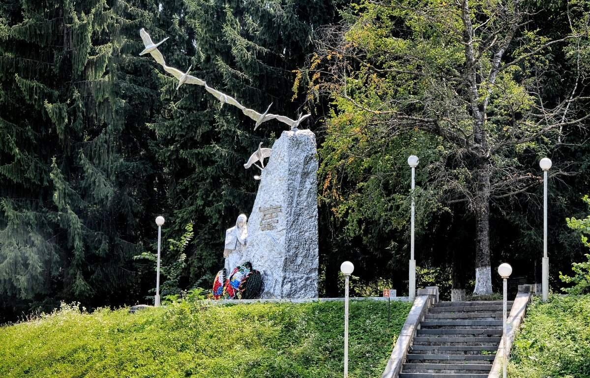 Фото памятника журавли в северной осетии