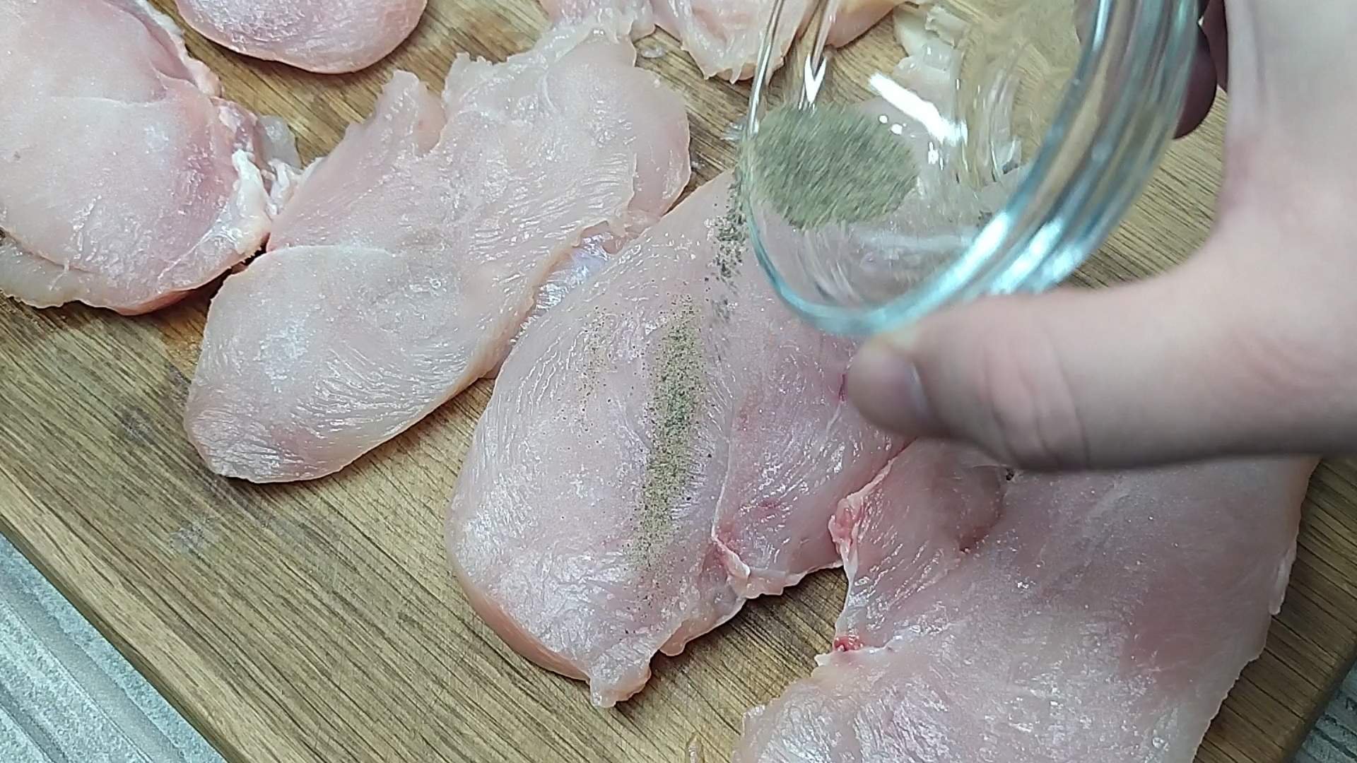 куриное филе с баклажанами. курица слоями в духовке. филе курицы слоями. мясо по-французски в духовке. куриное филе слоеное тесто рецепт в духовке.