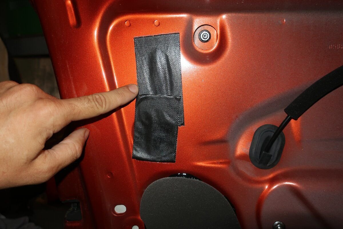 технологические отверстия opel astra. дверь лада веста изнутри. двери нивы вибра виброизоляция. технические двери с отверстиям. чем закрыть отверстия в двери.