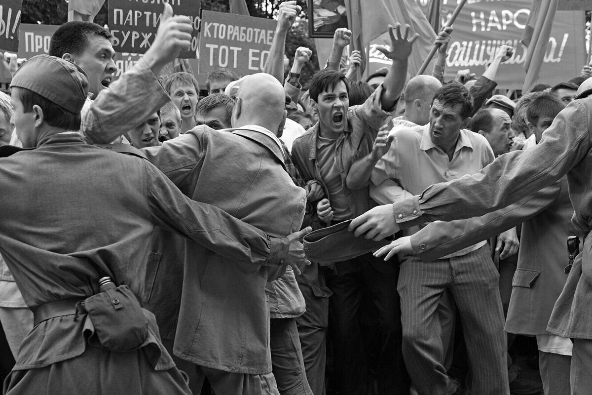 Выступление рабочих в новочеркасске год. Выступление рабочих в новочеркасске год. Новочеркасское восстание 1962. Новочеркасск восстание рабочих 1962. Новочеркасский расстрел в 1962.