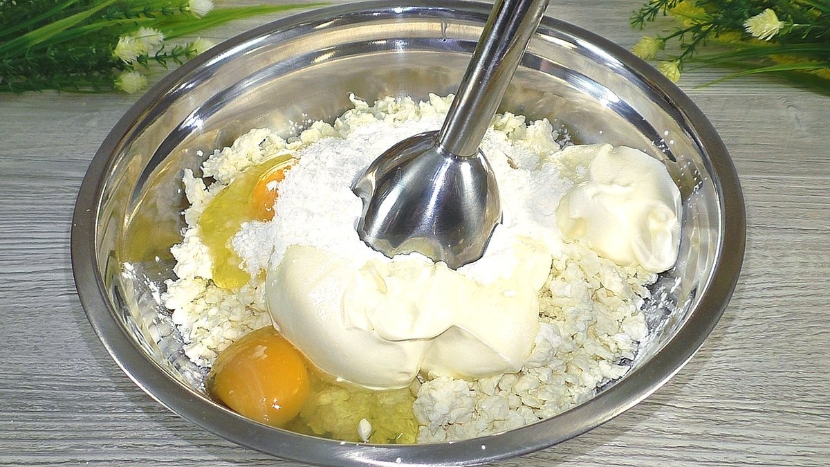 мука и крахмал. сливки развести водой использовать вместо молока. в сливки добавляют крахмал. в сливки добавляют крахмал. творожная масса в блендере из творога.