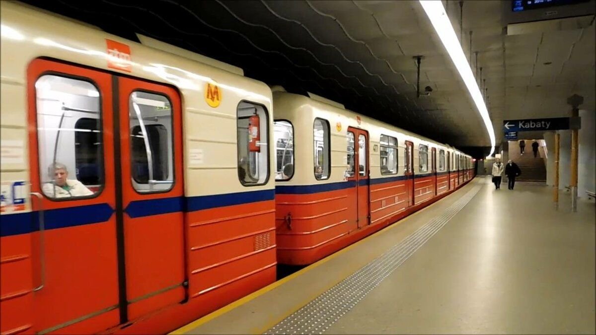 Метро в варшаве