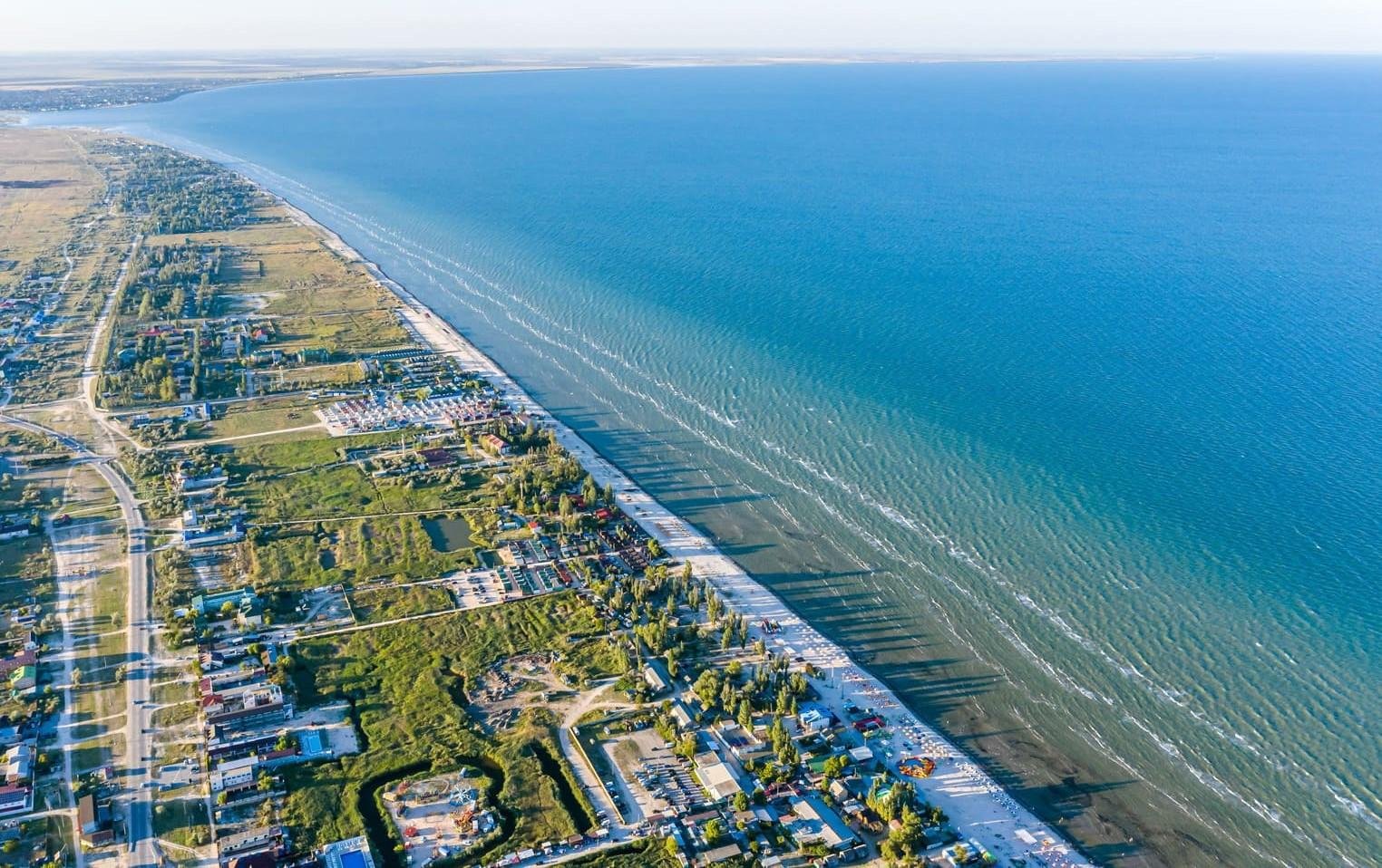 Херсонская область море. Арабатская стрелка Азовское море. Арабатская стрелка коса Азовское море. Геническ Арабатская стрелка. Геническ коса Арабатская стрелка.