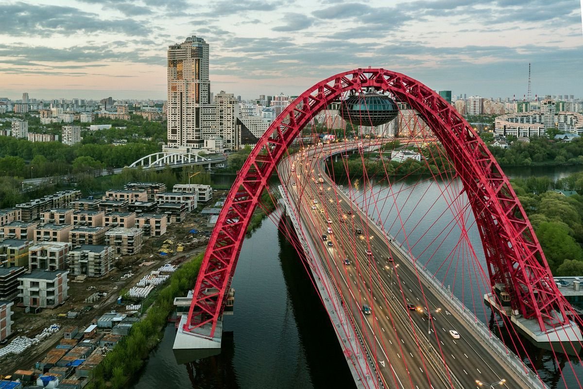 8 мостиков. Краснопресненская магистраль живописный мост. Вантовый мост в Москве живописный. Москва Крылатские холмы живописный мост. Серебряный Бор мост арка.