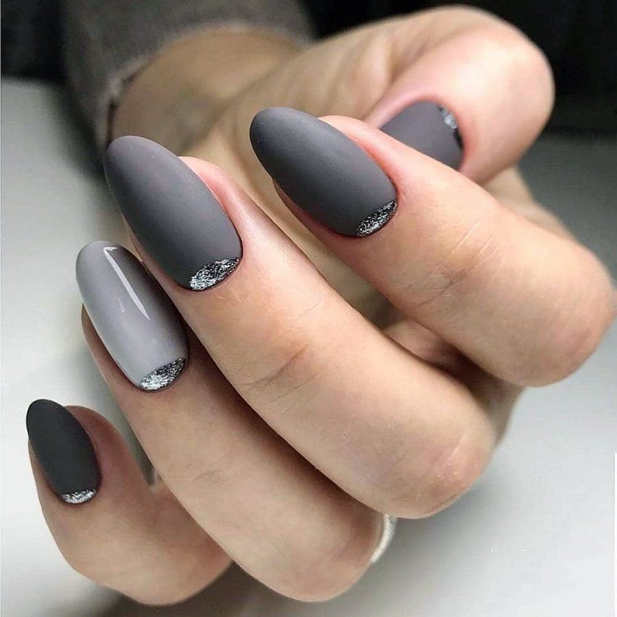 Серые матовые ногти