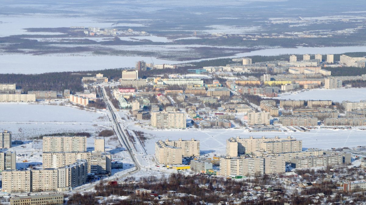 Город Заполярный Мурманской области вид сверху