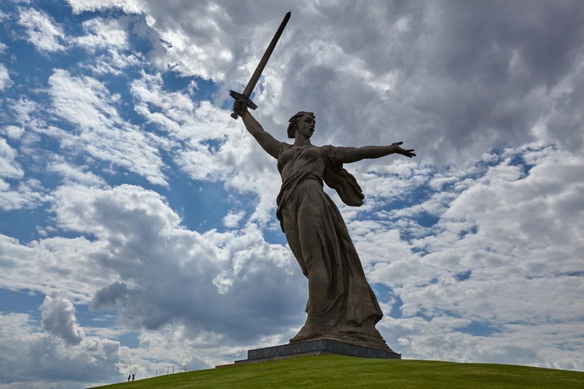 Статуя на мамаевом кургане