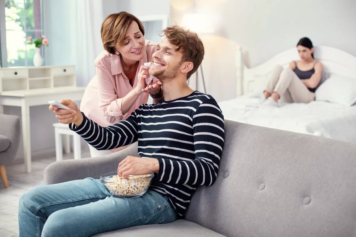 ссора с родственниками. принципы мешают любви. семейная ссора. родители мешают жить. свекровь и невестка ссора.