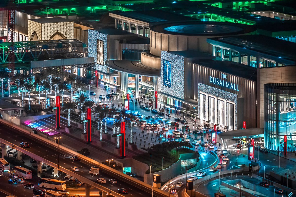 Магазин оаэ. Dubai Mall – Дубай, ОАЭ. Дубай Молл (the Dubai Mall). Торговый центр в Дубае Дубай Молл. Самый большой торговый центр в мире Dubai Mall.