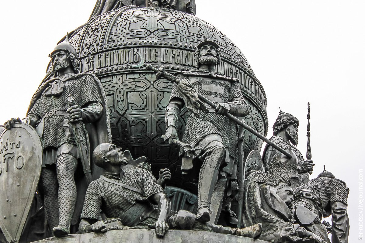 Кто изображен на памятнике в новгороде. Князь Рюрик на памятнике тысячелетие России.