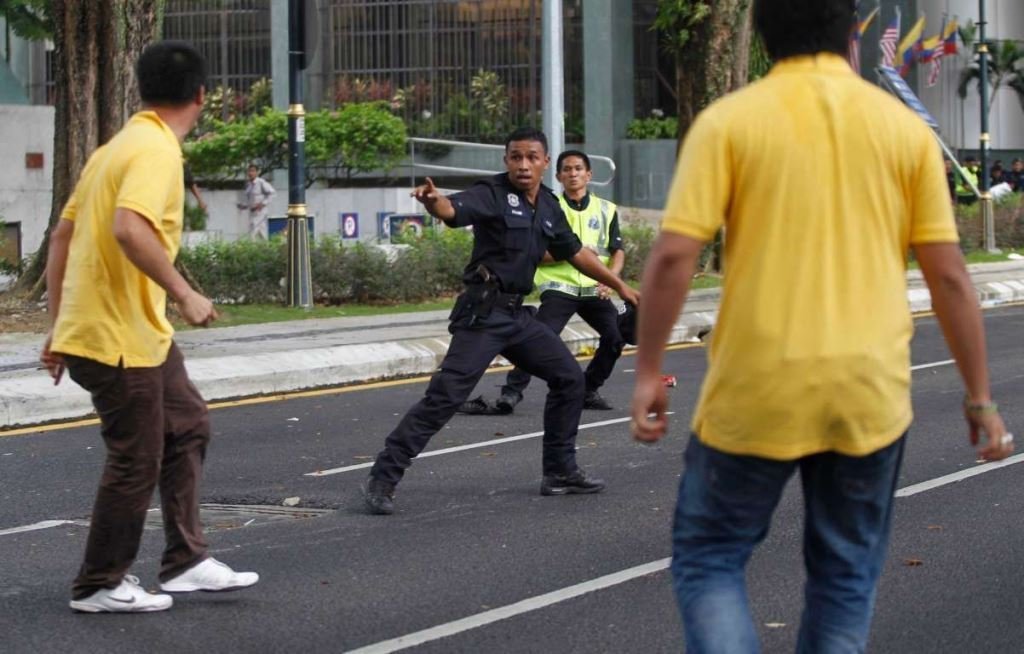 Несколько крайне странных запретов Запрет, очень, запрет, запрещено, запретить, может, Интересно, перед, потому, страны, Румынии, одежде, желтого, Капри, Николае, кармане, шлепки, громкие, только, анекдоты