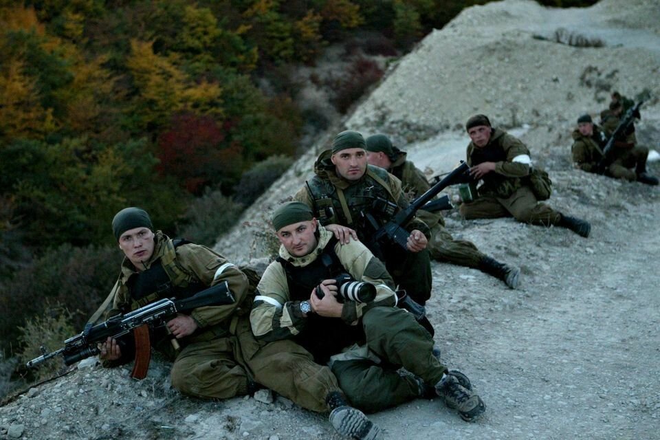 Военное нападение. Солдаты РФ В Чечне.