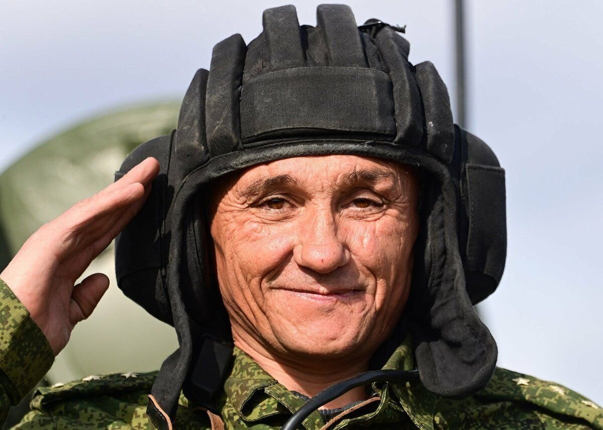 Этом году военным пенсионерам. Военный. Военный пенсионер. Фото российских военных. Военная пенсия.