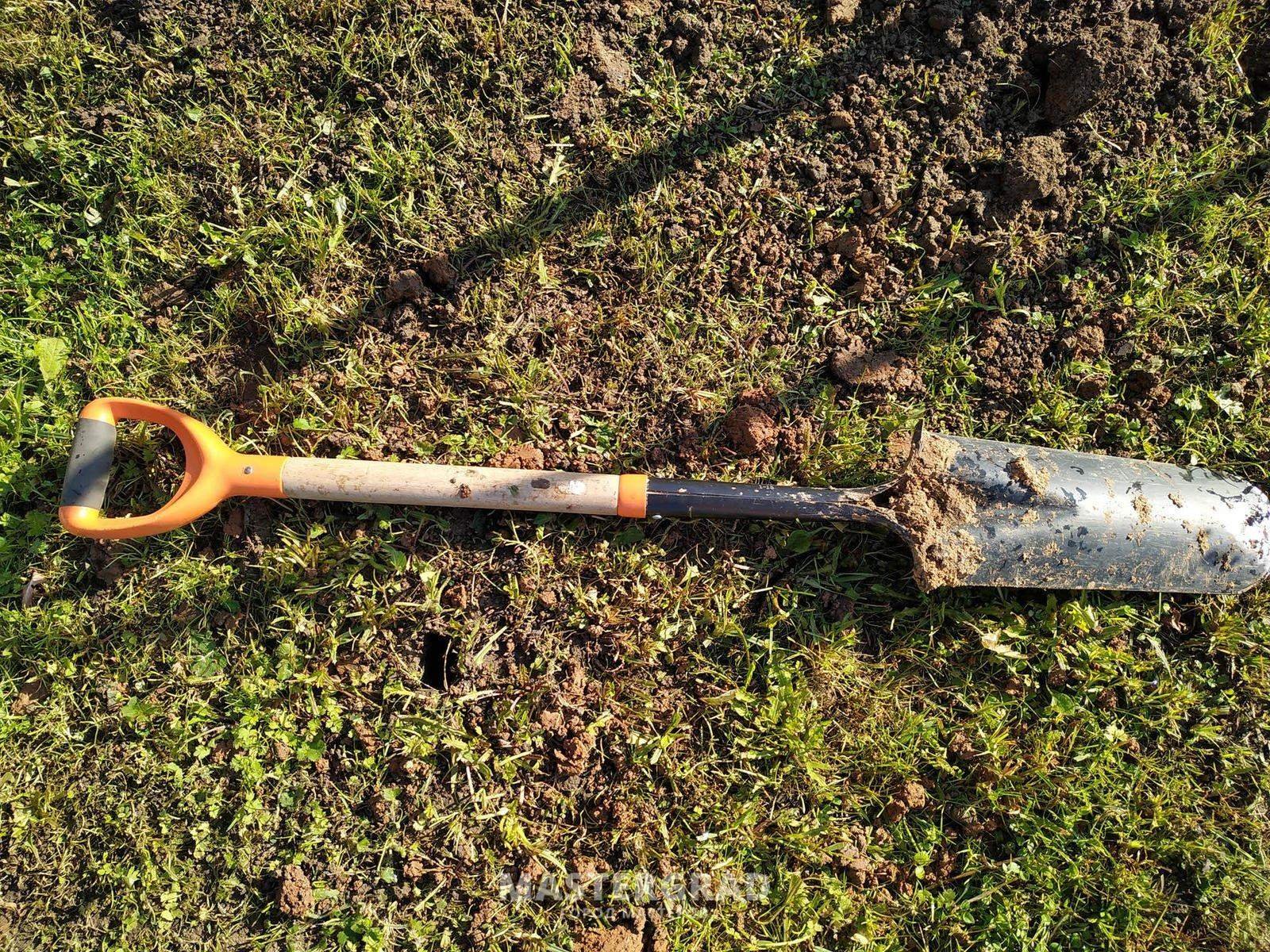 Лопата дренажная траншейная. Лопата траншейная узкая для прокладки кабеля. Лопата для копания узких траншей. Лопата траншейная узкая для прокладки кабеля. Траншейная лопата.