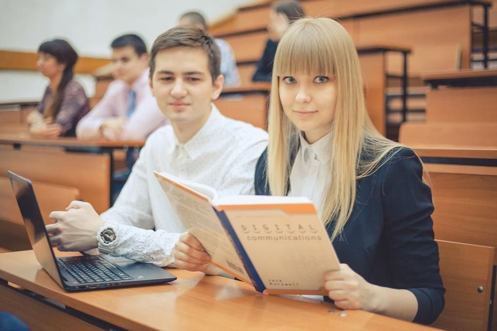 Москва абитуриентам. Поступление в вуз. Поступить в университет. Поступление в техникум. Поступил в вуз.