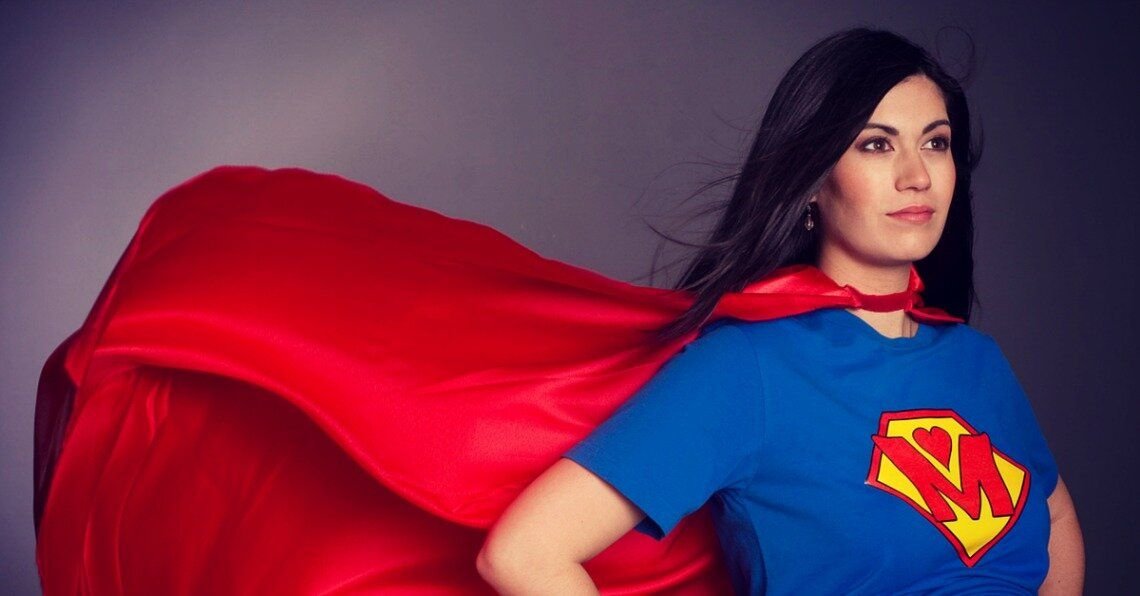 Супермама ютуб. Супер мама. Мама Супергерой. Мамы Супергерои. Супер мама Супергерой.