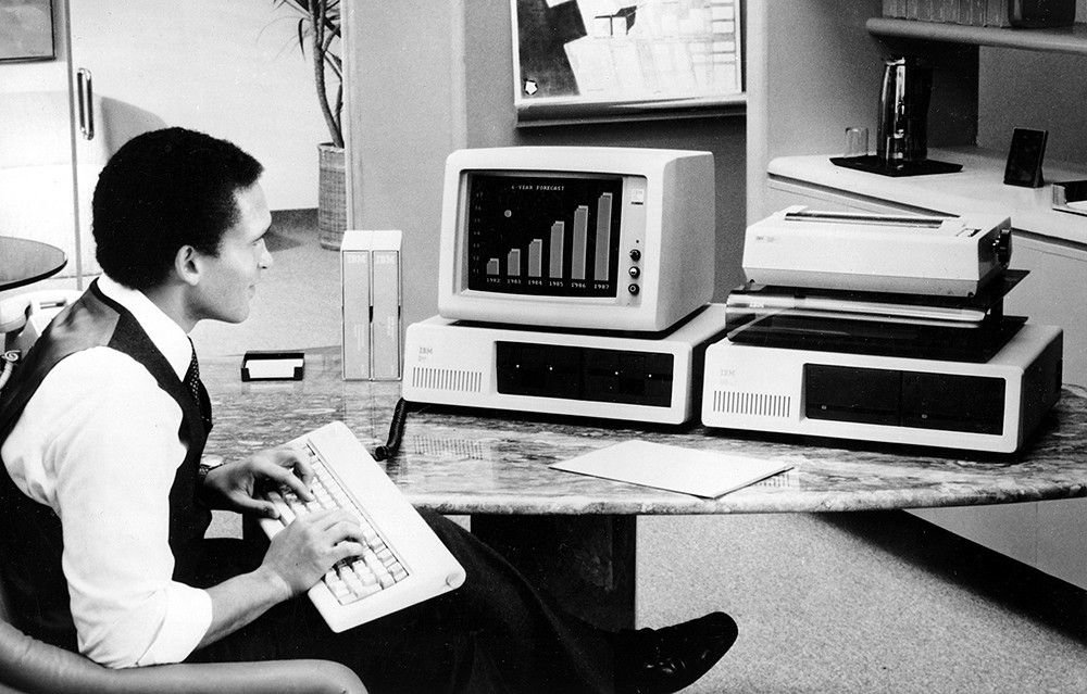 Компьютерная техника 1. Компьютеры IBM 80-Х. Компьютер IBM 1980. ПК IBM 1980 года. Компьютеры IBM PC 1980 годов.