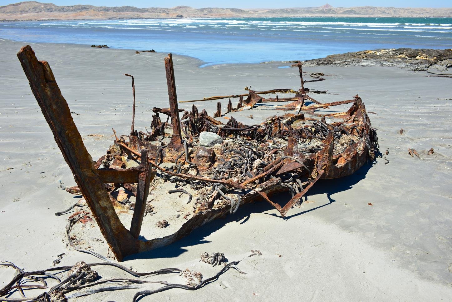 Берег скелетов намибия. Намибия берег скелетов (Skeleton Coast). Парк берег скелетов Намибия. Парк скелетон Кост Намибия. Пляж скелетов Намибия.