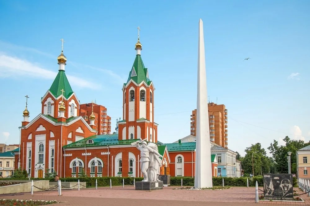 Удмуртия города. Город Глазов Удмуртия. Церковь Глазов пл свободы. Глазов Удмуртия достопримечательности. Глазов площадь.