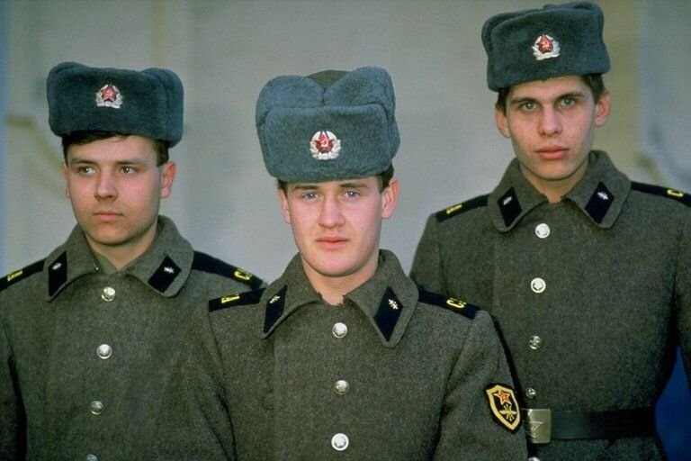 зарплата в армии по призыву. сколько раньше служили. армейская стрижка российской армии. полевая форма советской армии 1988. сколько будут служить в армии.