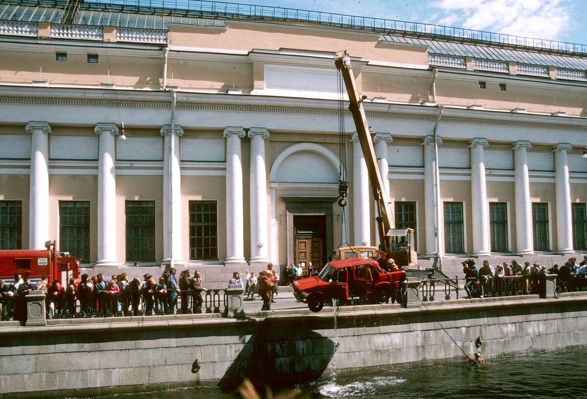 Питер 2000. Санкт-Петербург 90-х. Санкт-Петербург в девяностые. Канал Грибоедова 80-90. Здание Российской национальной библиотеки Санкт-Петербург 1998.