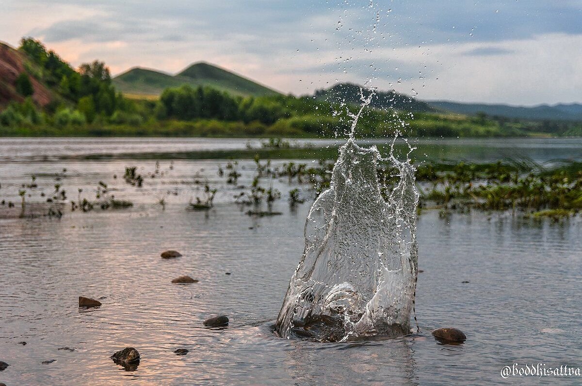 Река брызги воды