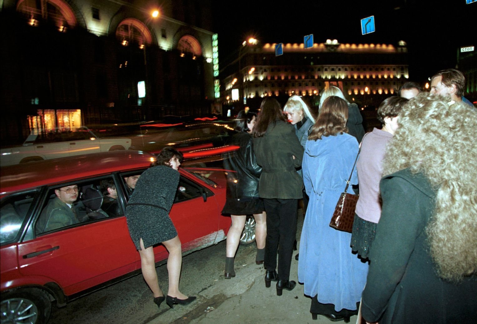 Девяностые года фото. Москва 90-е. Тверская улица 90е. Улица Тверская Москва 90х. 1990е годы в России криминал.