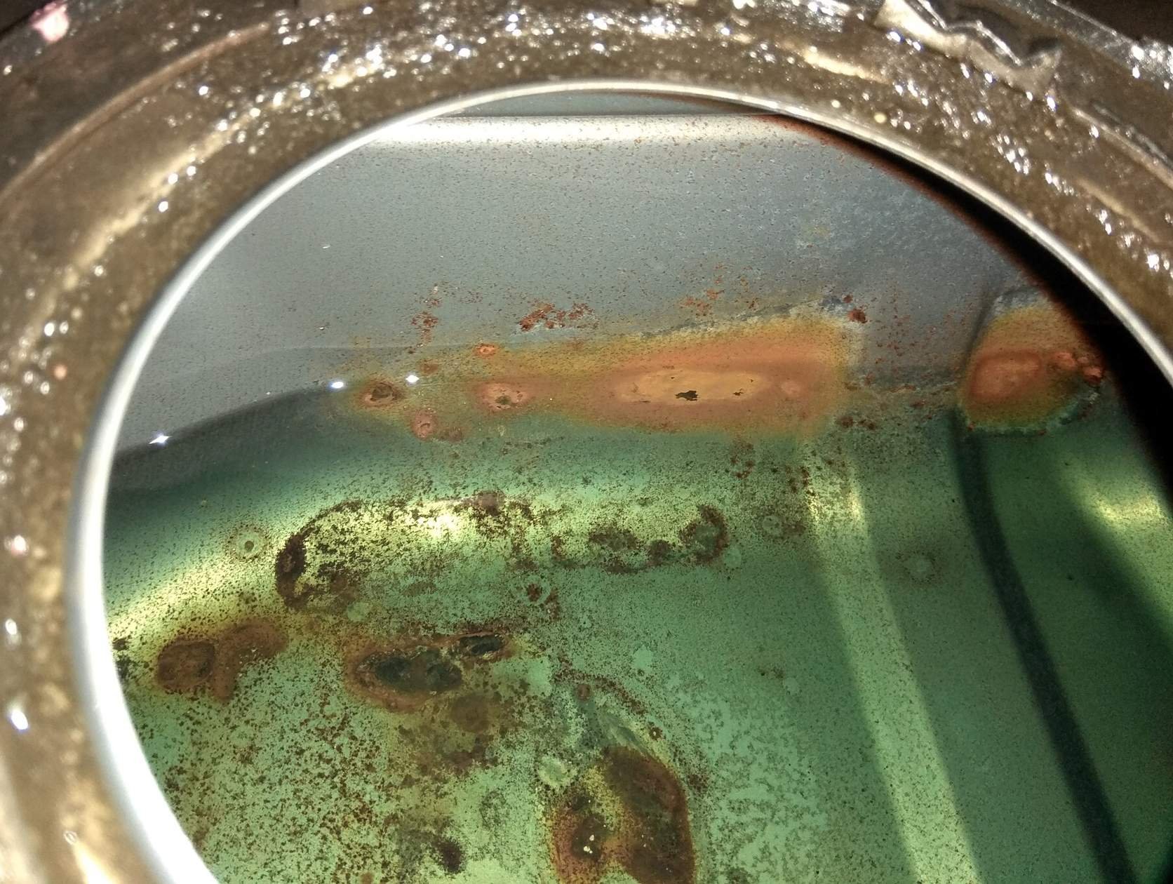 вода в топливном баке автомобиля. вода в бензобаке. вода в бензобаке. конденсат в топливном баке. конденсат в баке.