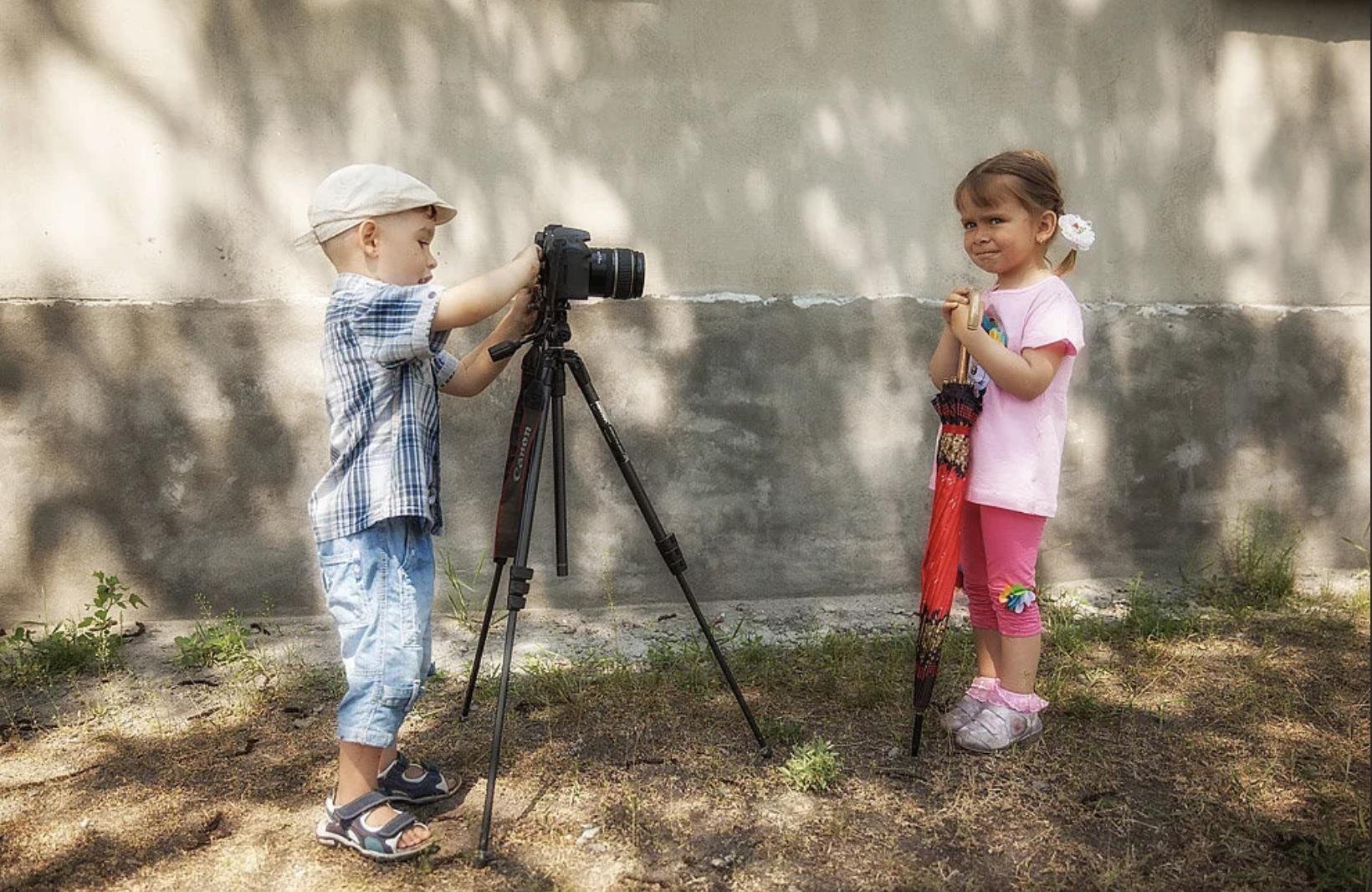 Сними детский. Профессия фотограф. Ребенок фотограф. Фотохудожник профессия. Фотосессия фотограф для детей.