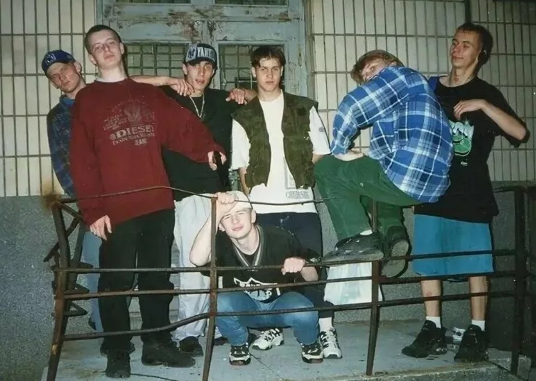 Молодежь конца 90-х. 90-Е молодежь. Молодежь 2000-х годов. Молодежь из 90х.