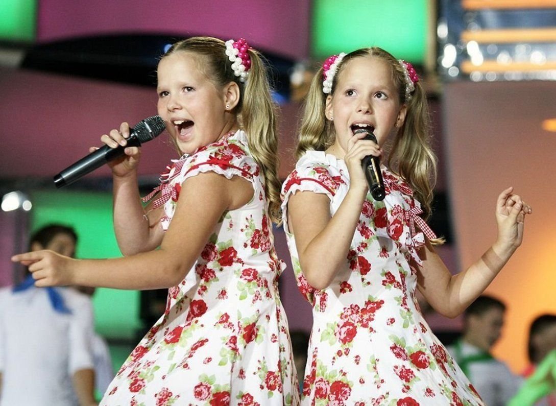 Песня дети поют маленькие. Сестры толмачёвы. Сёстры толмачёвы 2006. Сестры Толмачевы Евровидение 2014. Настя и Маша Толмачевы.