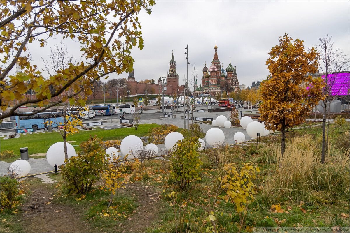 Парк возле красной площади зарядье