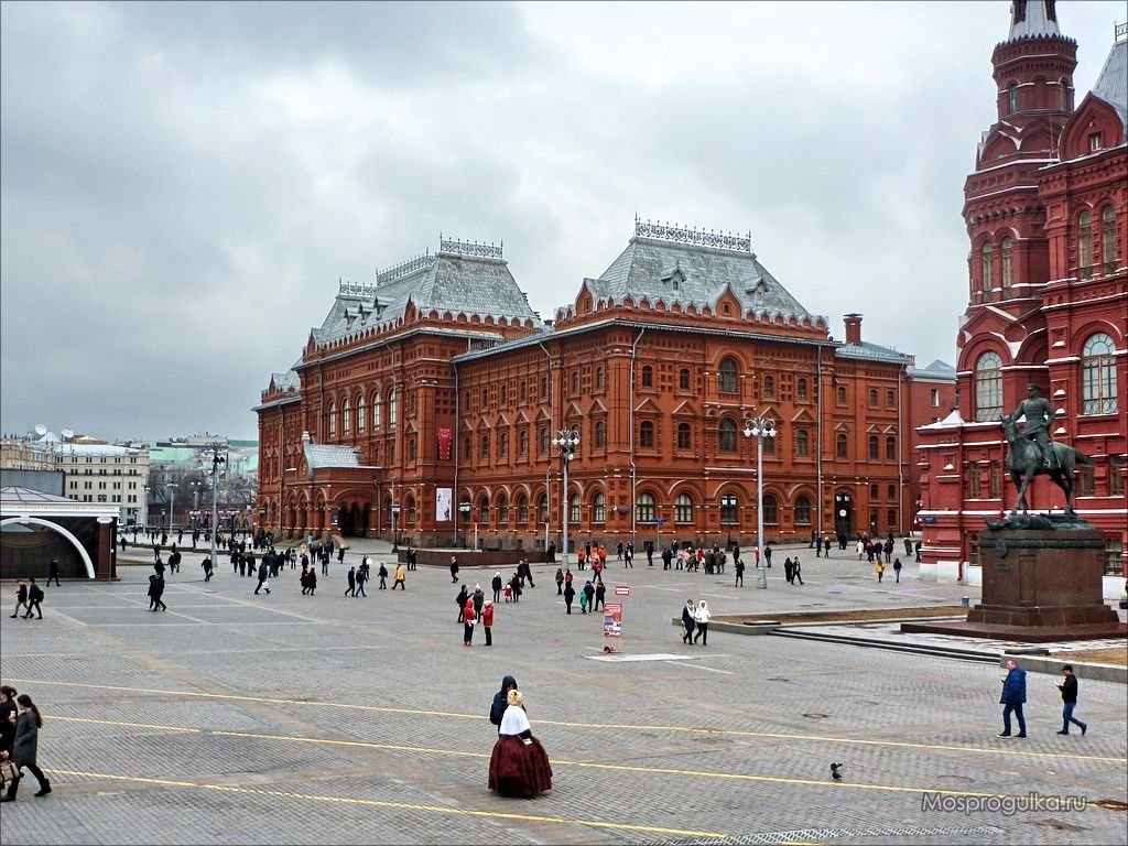 Музей ленина в москве на красной площади. Здание городской Думы (д.н. Чичагов). Д Н Чичагов Московская городская Дума. Чичагов здание городской Думы в Москве. Московская городская Дума на красной площади.
