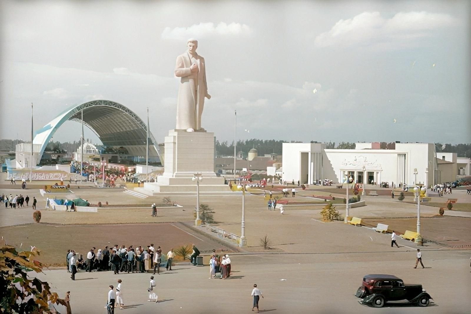 Памятник сталину на вднх фото