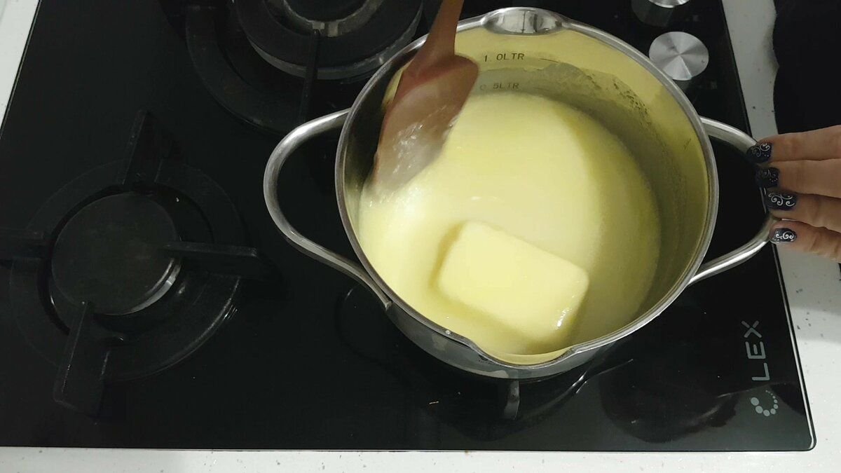 карамель для торта без сливок. соленая карамель без сливок. соленая карамель прохоров. соус соленая карамель. взбитая соленая карамель.