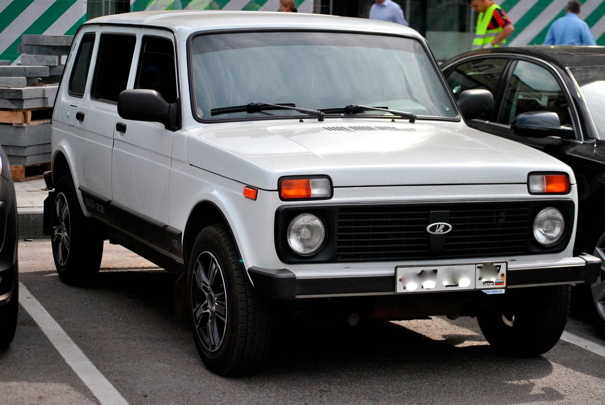 Нива 2010. ВАЗ-2131 (VAZ. Лада Нива 2010. Lada VAZ 2131 серебряный. Нива 2131 999.