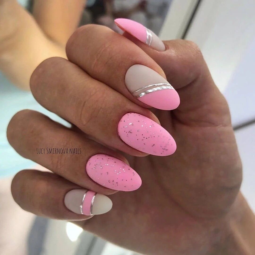 Модные розовые ногти