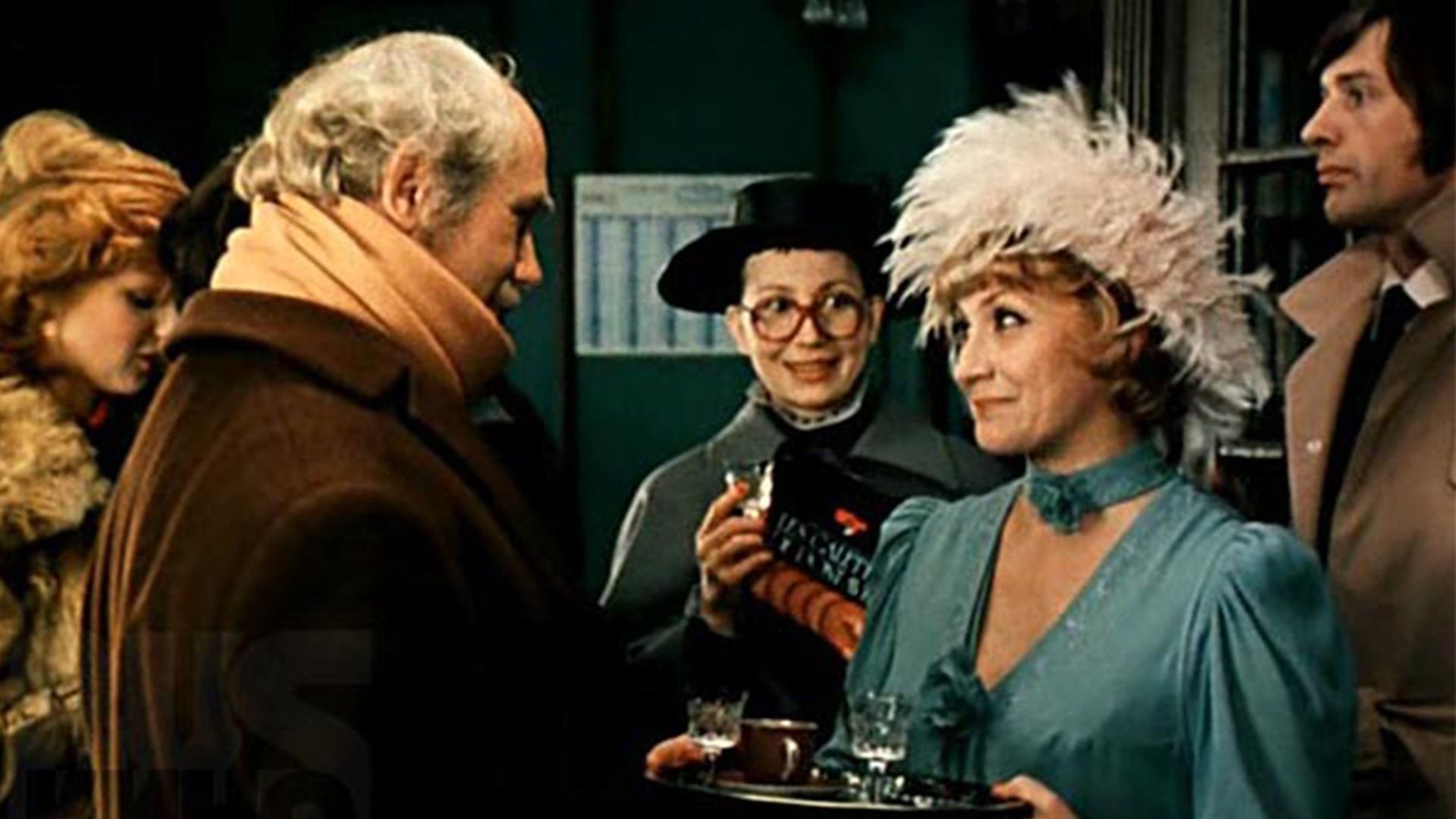 Елена соловей ищите женщину. Ищите женщину фильм 1982. Ищите женщину книга по фильму. Софико чиаурели и куравлев в фильме. Ищите женщину книга по фильму.