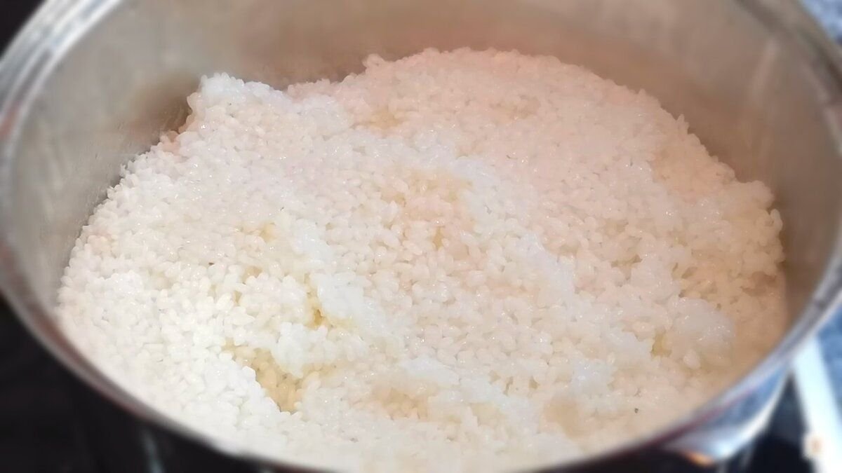 Как варить шлифованный. Японская техника варки риса. Как из рассыпчатого риса сделать клейкий. Как из рассыпчатого СЛАЙМА сделать не рассыпчатый.