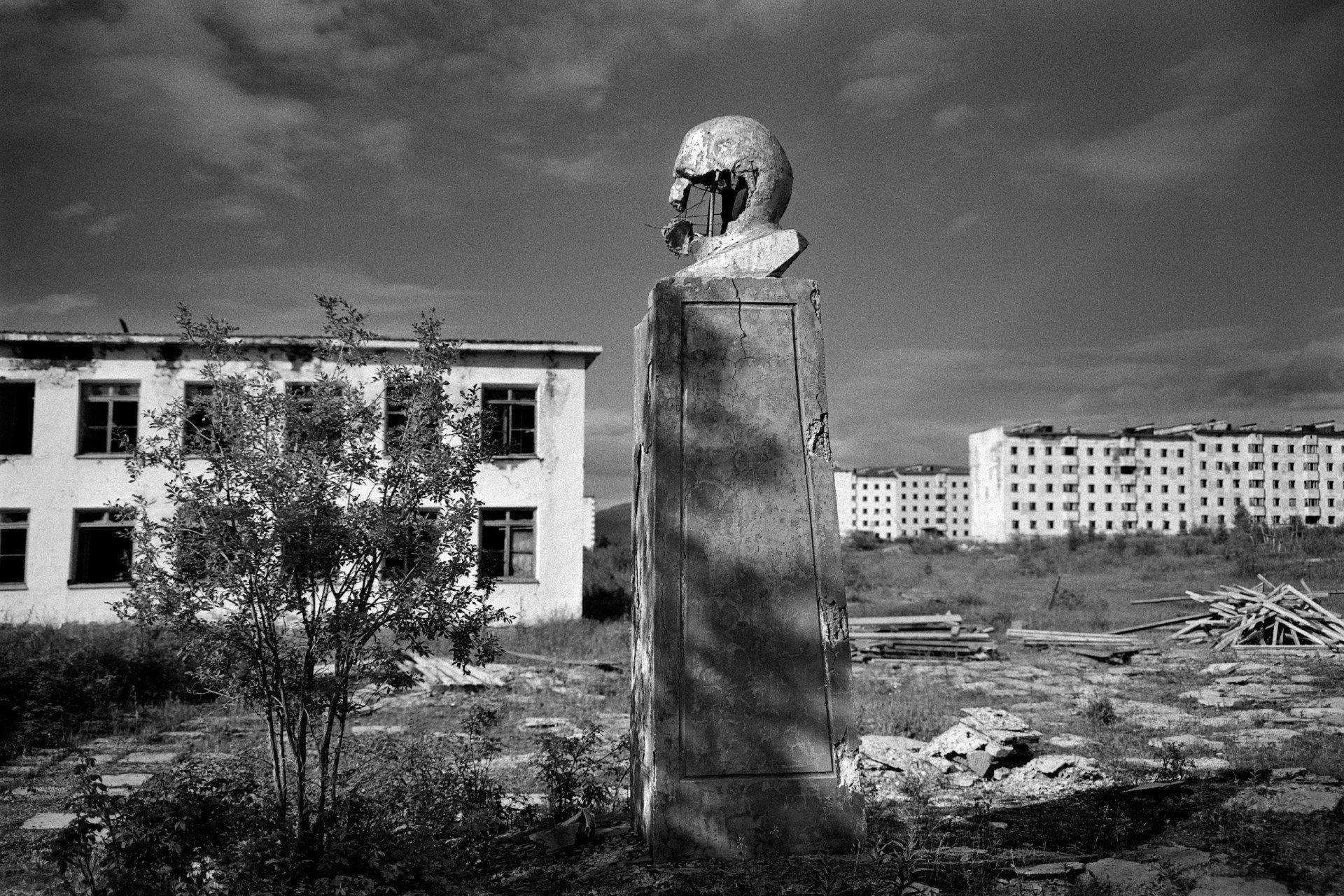 Заброшенные города ссср. Заброшенный поселок Кадыкчан. Кадыкчан – поселок-призрак. Поселок Кадыкчан, Магаданская область. Кадыкчан 1996.