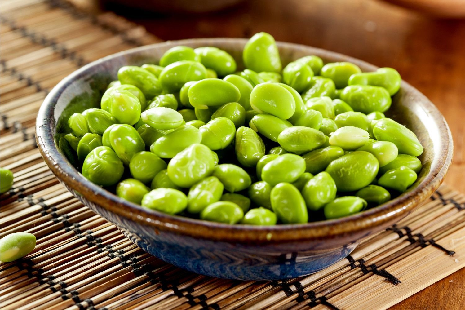 Бобы эдамаме как готовить. Бобы эдамаме мидори. Бобы эдамаме. Как приготовить замороженные бобы эдамаме. Бобы эдамаме в стручках.