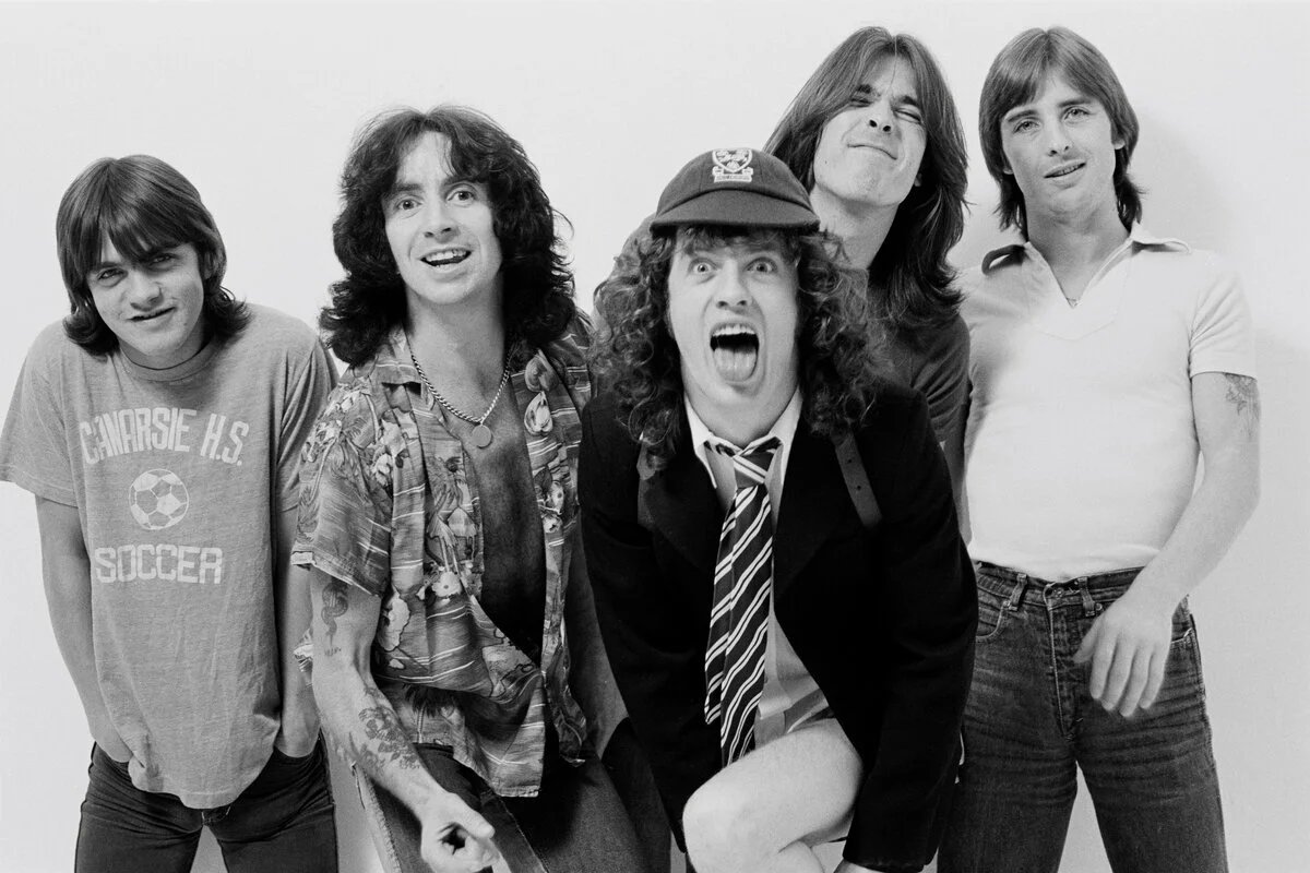 Янг групп. AC/DC группа. Группа AC/DC молодые. AC/DC группа в молодости. AC/DC bon Scott 1979.