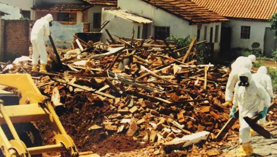 Карантин пандемия эпидемия. Заражение в городе. Заражение в городе. Вирус фильм корейский 2013. Китайцы в масках.