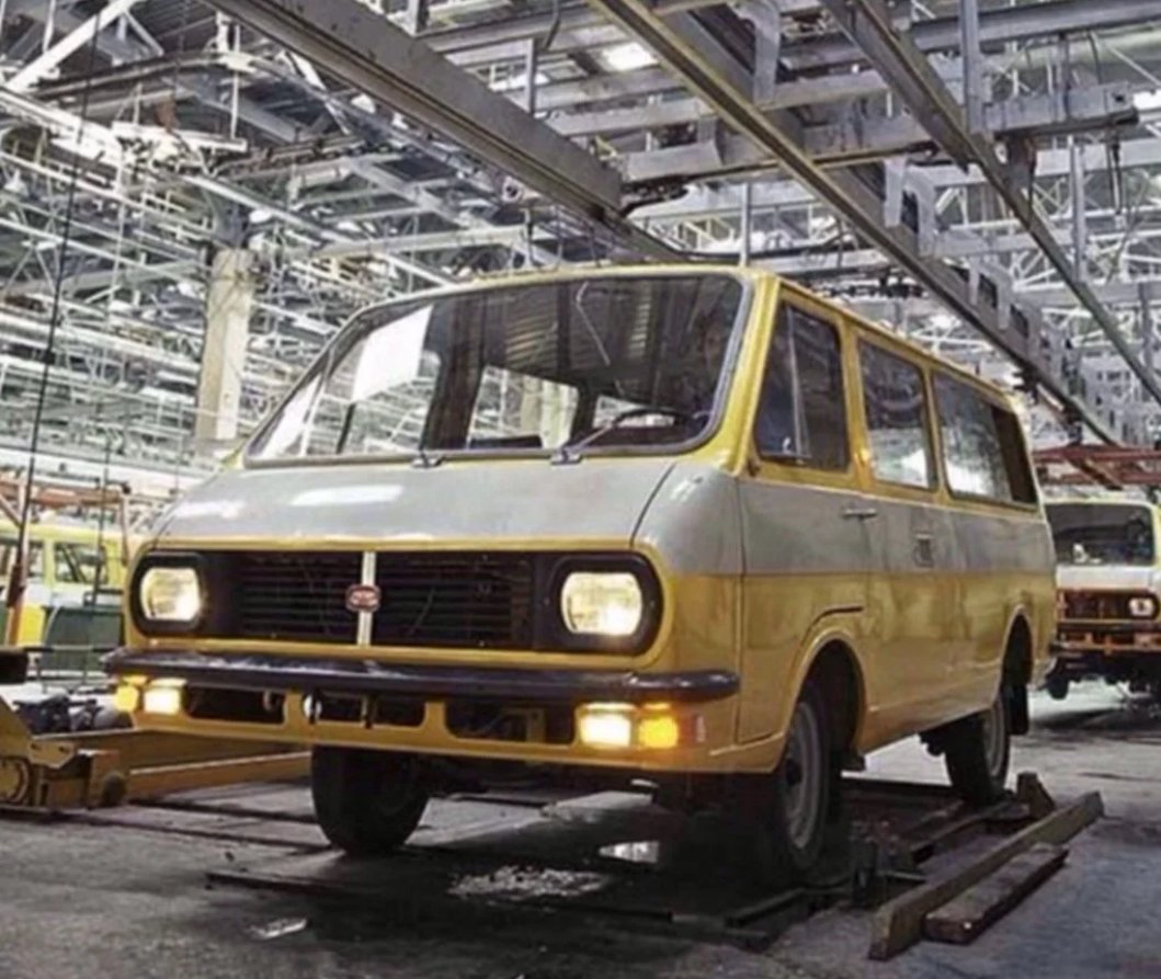 раф-978 spriditis. рижский автобусный завод (раф). раф-2203 автоэкспорт. рижская автомобильная фабрика. раф 2203 на заводе.